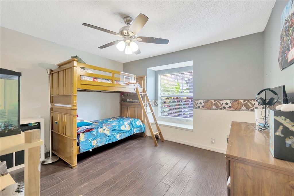 Recently Sold: $385,000 (3 beds, 2 baths, 1786 Square Feet)