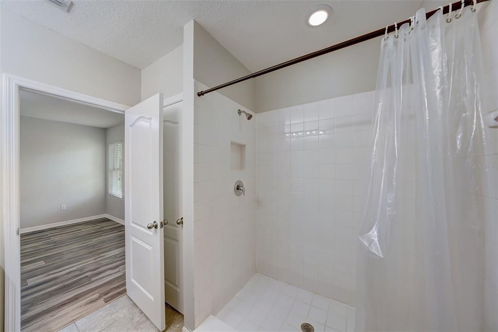 最近售出: $350,000 (3 贝兹, 2 浴室, 1704 平方英尺)