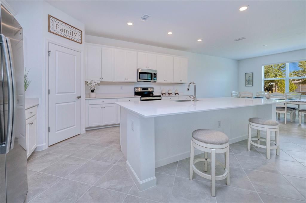 Active With Contract: $475,000 (3 beds, 3 baths, 2478 Square Feet)