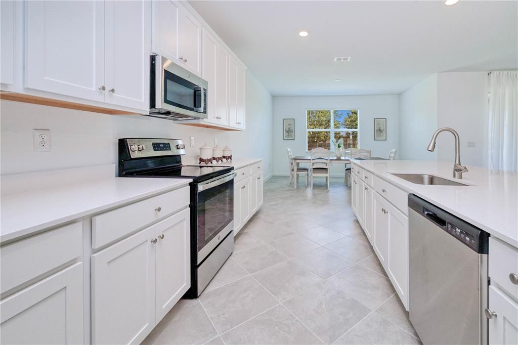 Active With Contract: $475,000 (3 beds, 3 baths, 2478 Square Feet)