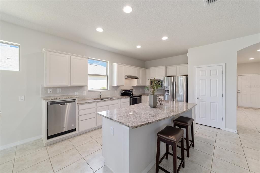 For Sale: $369,900 (2 beds, 2 baths, 1675 Square Feet)