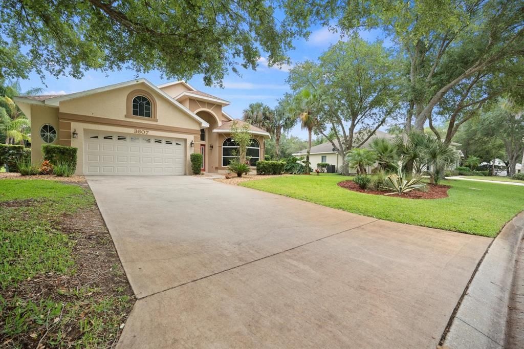 For Sale: $599,000 (3 beds, 2 baths, 2189 Square Feet)