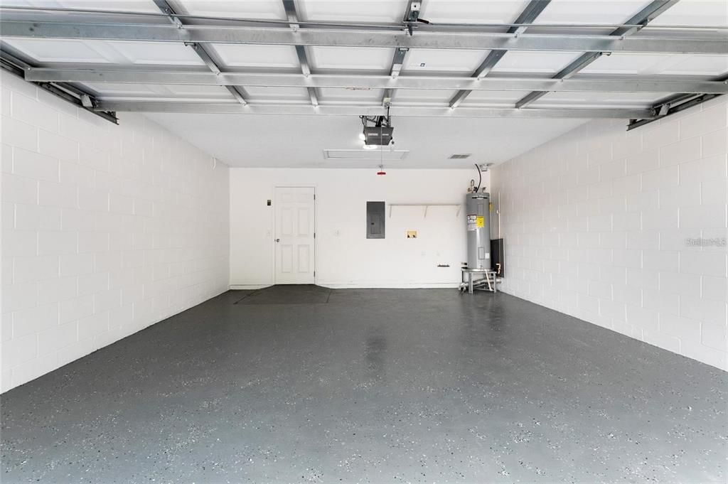 Active With Contract: $2,450 (3 beds, 2 baths, 1080 Square Feet)