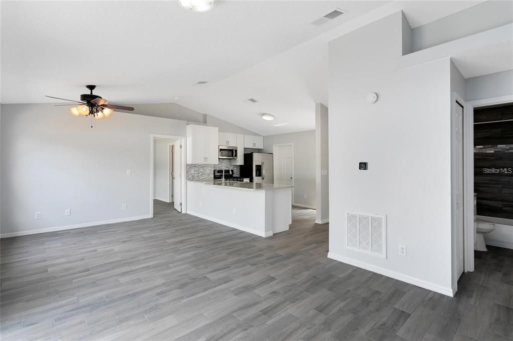 Active With Contract: $2,450 (3 beds, 2 baths, 1080 Square Feet)