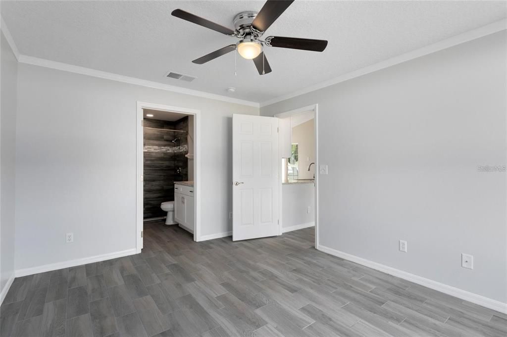 Active With Contract: $2,450 (3 beds, 2 baths, 1080 Square Feet)