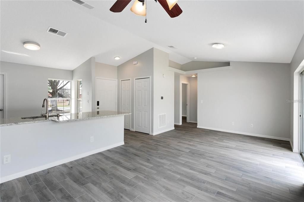 Active With Contract: $2,450 (3 beds, 2 baths, 1080 Square Feet)