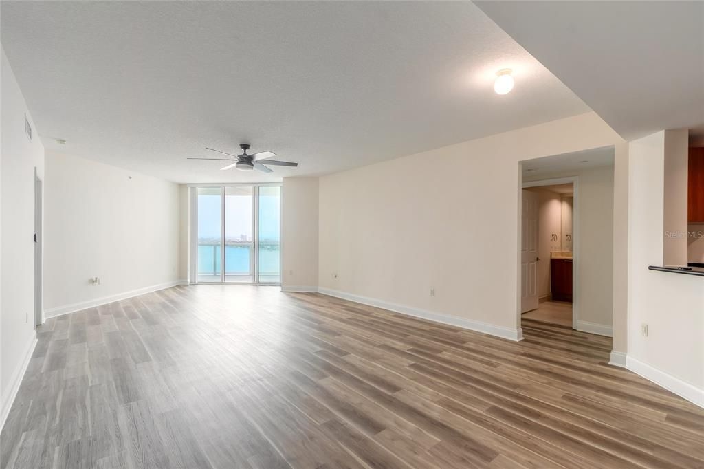 For Sale: $357,000 (2 beds, 2 baths, 1670 Square Feet)