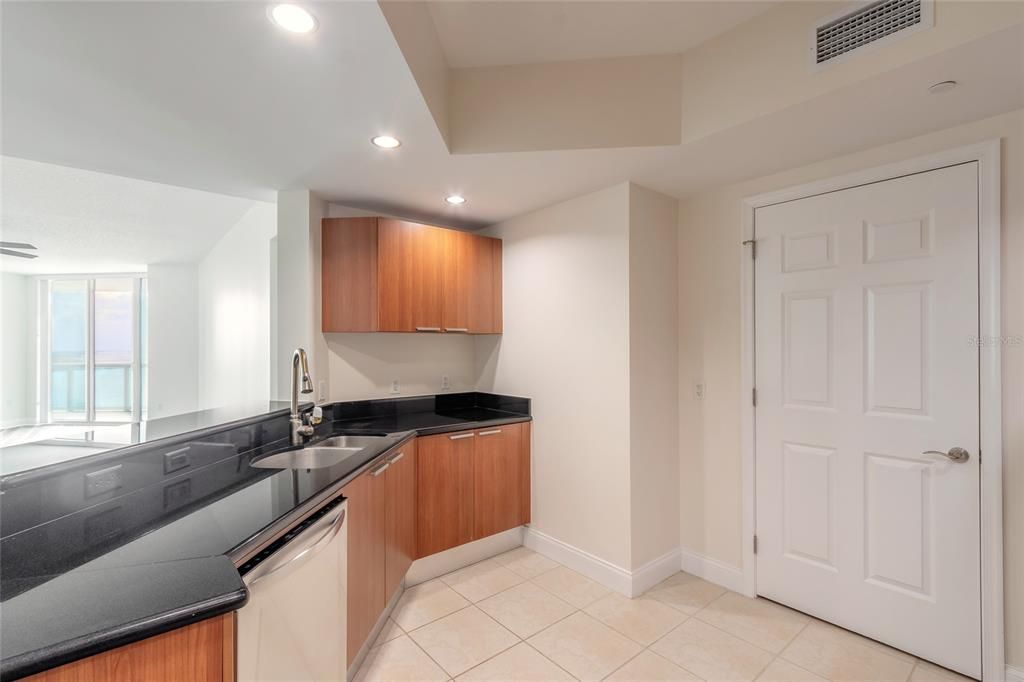 For Sale: $357,000 (2 beds, 2 baths, 1670 Square Feet)