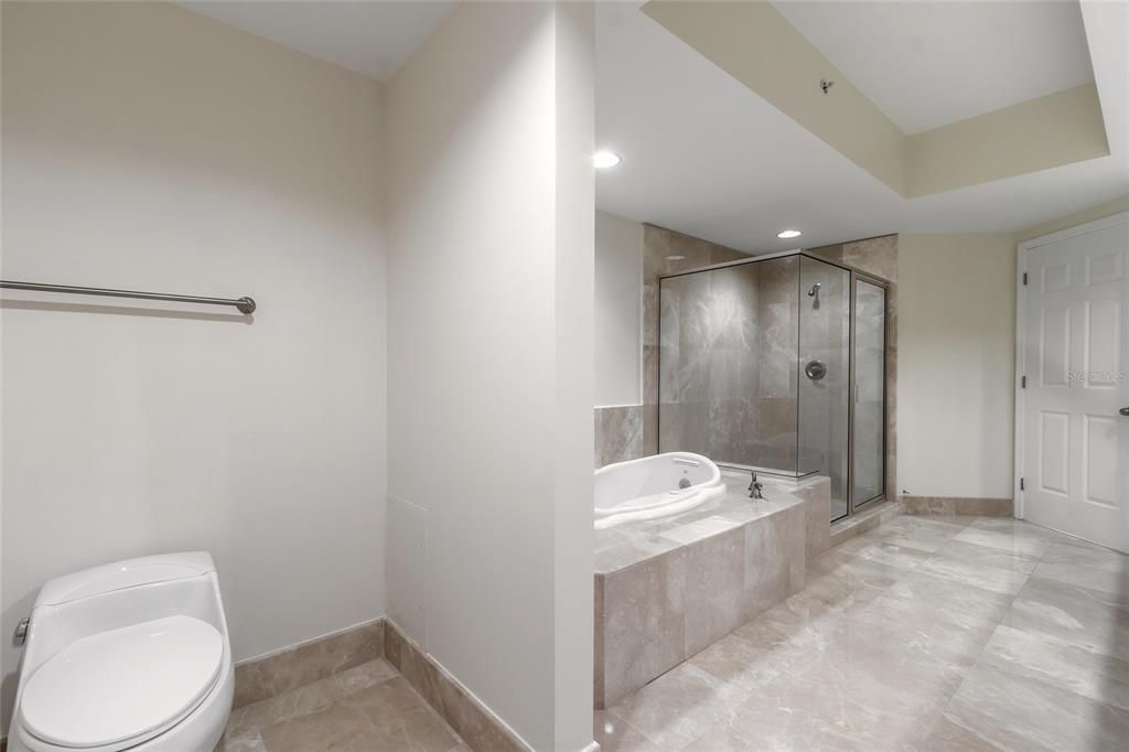 For Sale: $357,000 (2 beds, 2 baths, 1670 Square Feet)