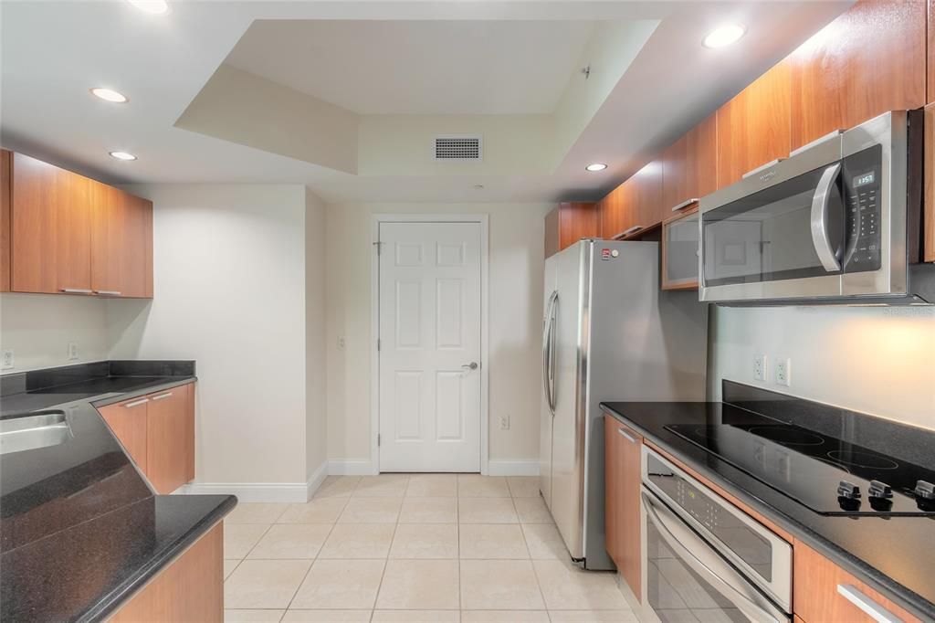 For Sale: $357,000 (2 beds, 2 baths, 1670 Square Feet)