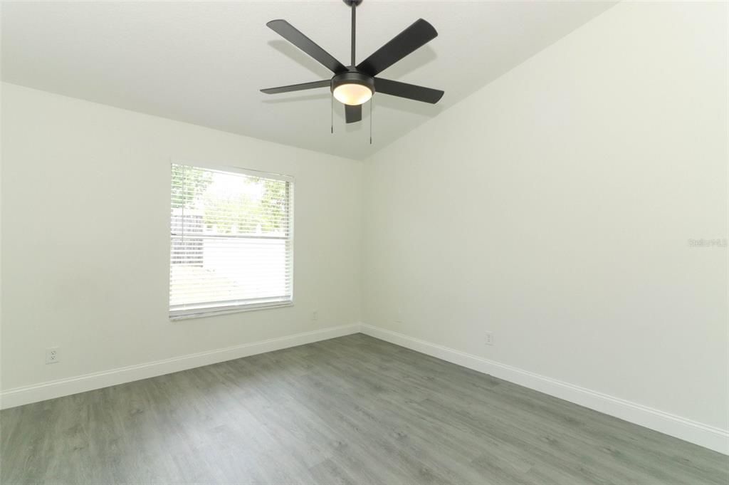 Active With Contract: $342,500 (2 beds, 2 baths, 1124 Square Feet)