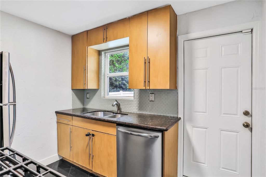 For Sale: $184,000 (3 beds, 1 baths, 966 Square Feet)