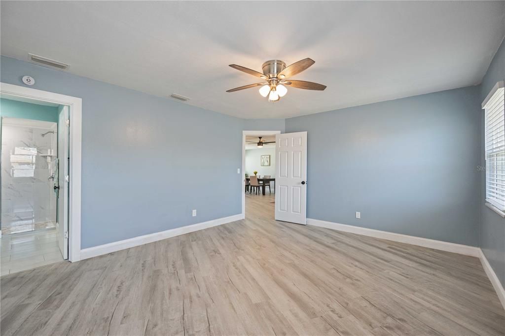 For Sale: $325,000 (3 beds, 2 baths, 1546 Square Feet)