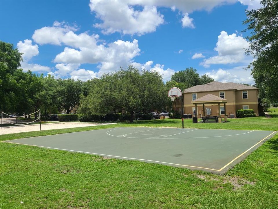 Active With Contract: $1,750 (3 beds, 2 baths, 1170 Square Feet)