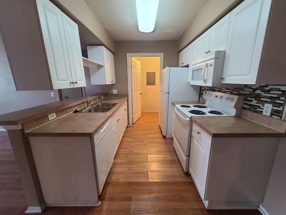 Active With Contract: $1,750 (3 beds, 2 baths, 1170 Square Feet)