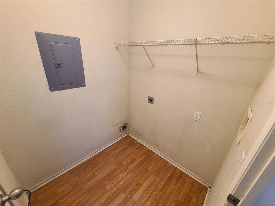 Active With Contract: $1,750 (3 beds, 2 baths, 1170 Square Feet)