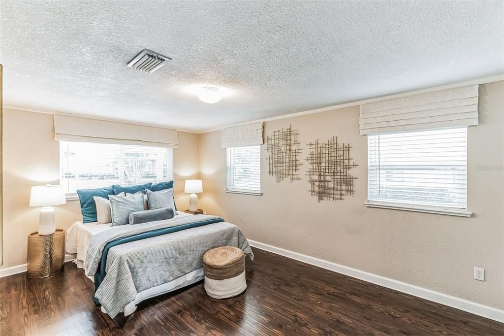 Recently Sold: $742,000 (3 beds, 2 baths, 1798 Square Feet)