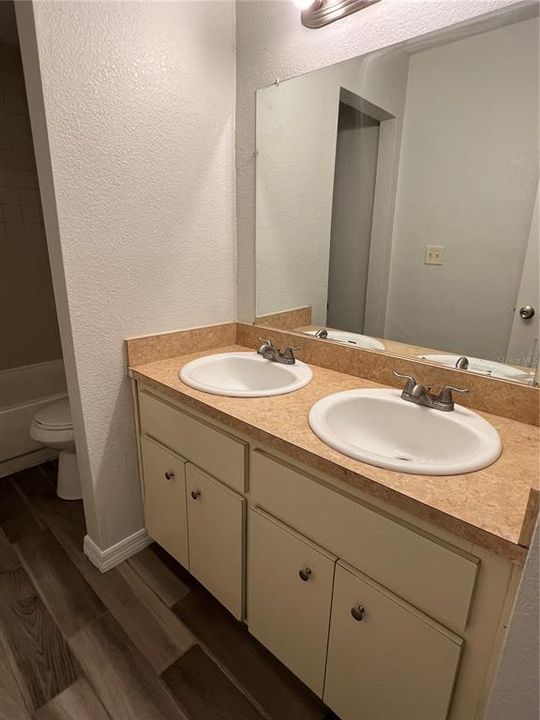 For Rent: $1,349 (2 beds, 1 baths, 837 Square Feet)