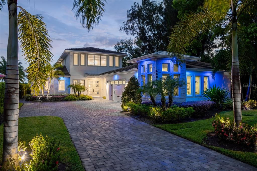 Recently Sold: $2,495,000 (4 beds, 4 baths, 3900 Square Feet)