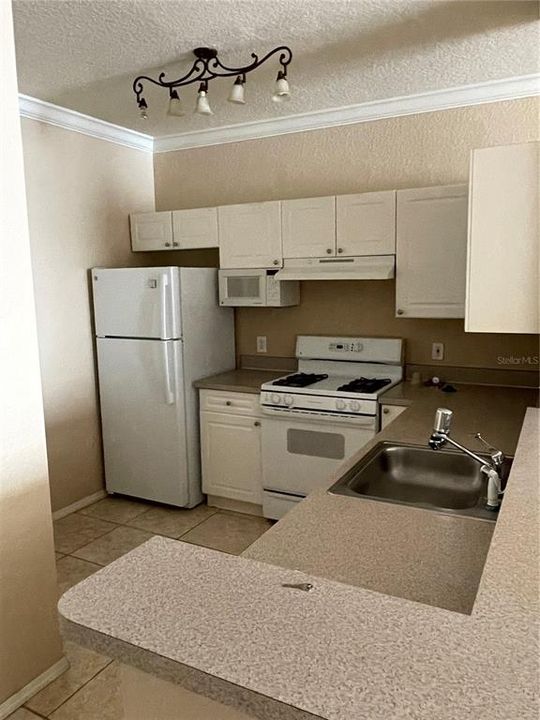 Recently Rented: $1,400 (1 beds, 1 baths, 890 Square Feet)