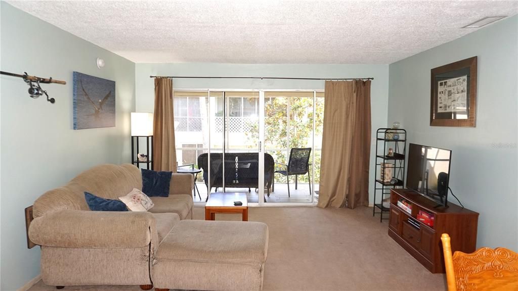 Active With Contract: $169,900 (2 beds, 2 baths, 985 Square Feet)