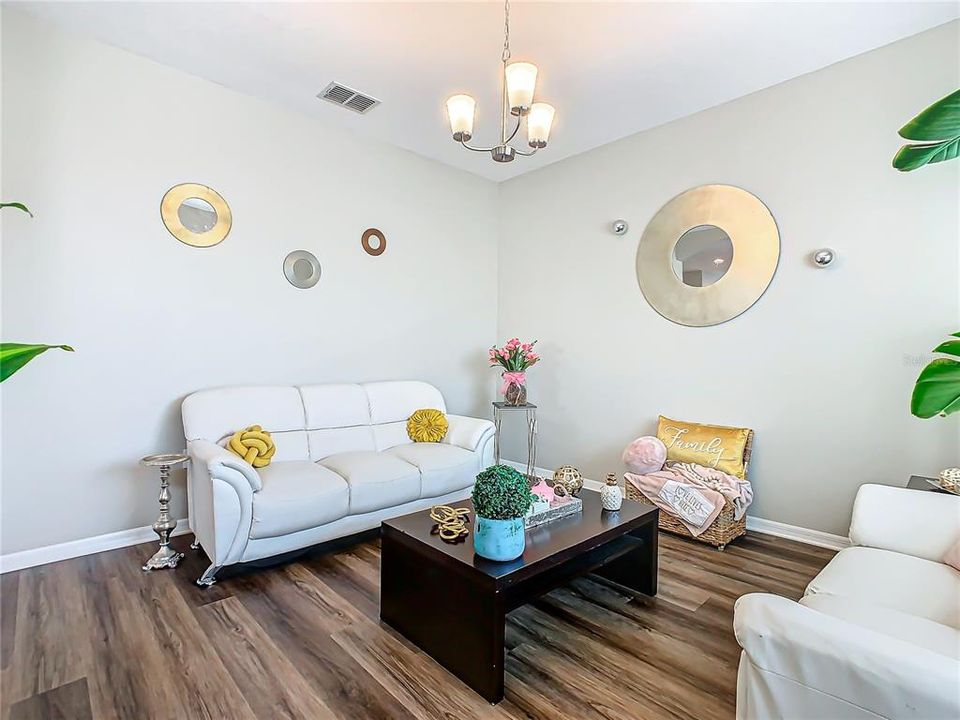 For Sale: $337,000 (3 beds, 2 baths, 1576 Square Feet)