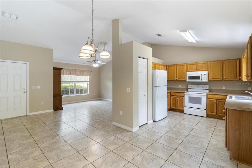 For Sale: $249,900 (3 beds, 2 baths, 1461 Square Feet)