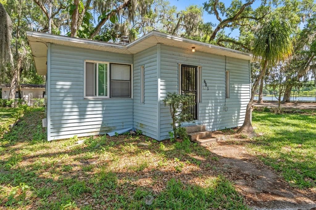 Active With Contract: $99,900 (2 beds, 1 baths, 1249 Square Feet)