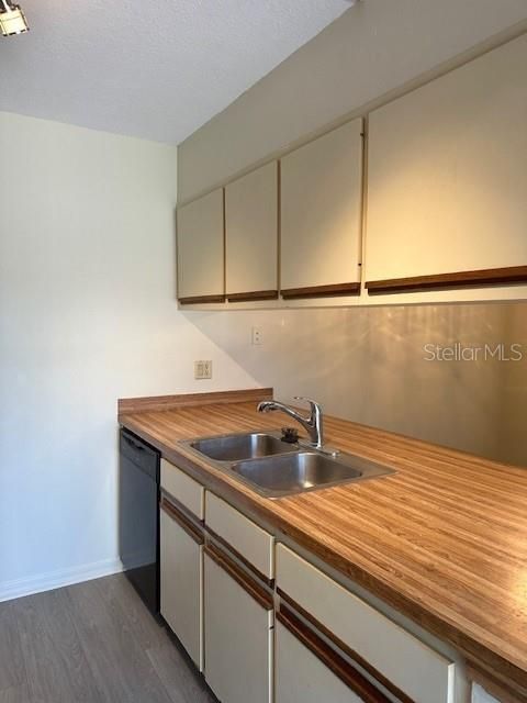 Recently Rented: $1,900 (2 beds, 2 baths, 1285 Square Feet)