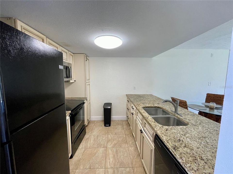 For Rent: $1,595 (2 beds, 1 baths, 783 Square Feet)