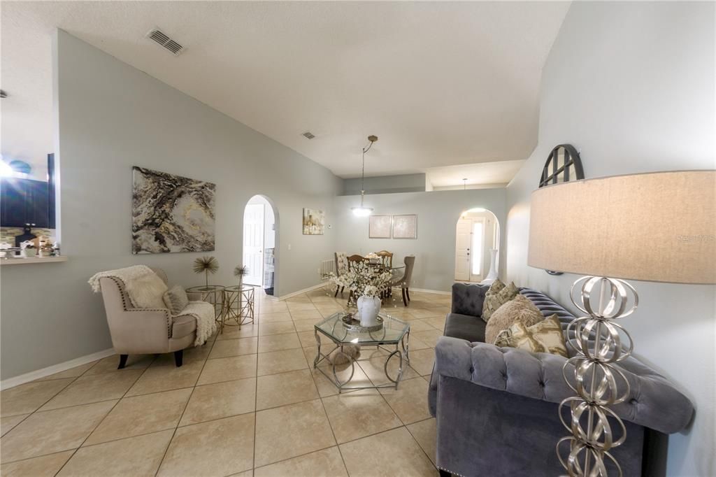 Recently Sold: $410,000 (3 beds, 2 baths, 1901 Square Feet)