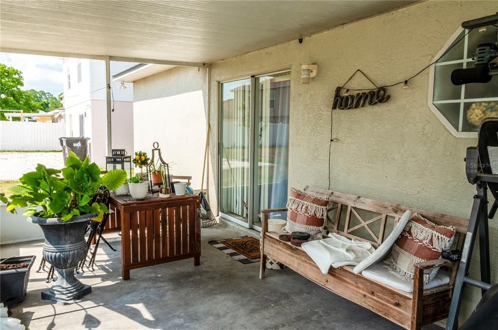 Recently Sold: $410,000 (3 beds, 2 baths, 1901 Square Feet)