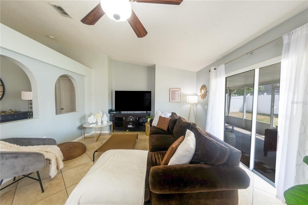 Recently Sold: $410,000 (3 beds, 2 baths, 1901 Square Feet)