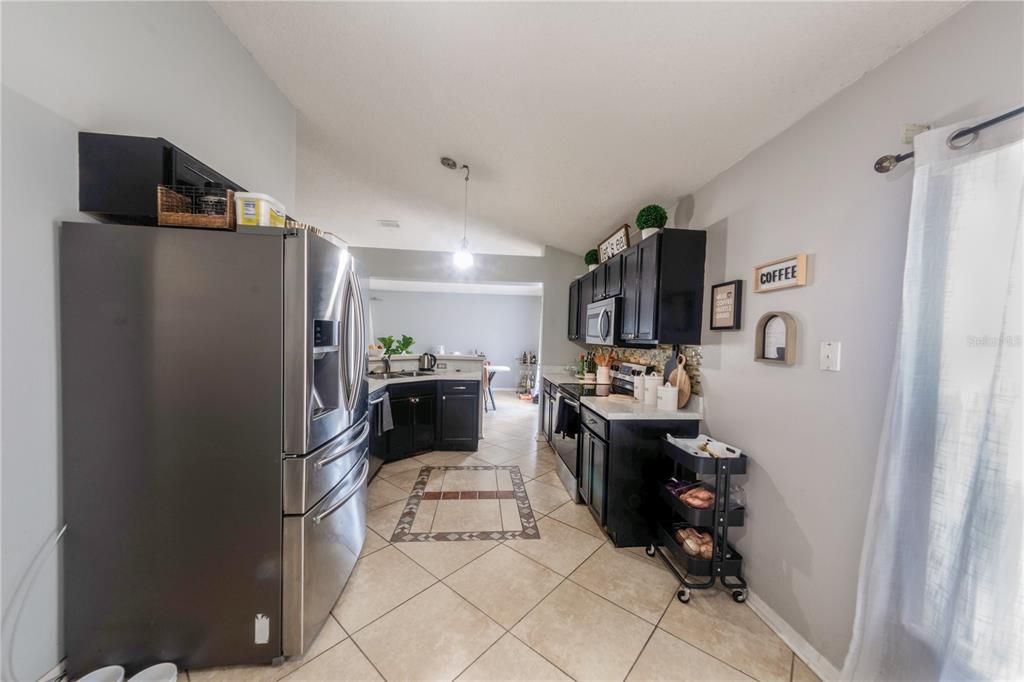 Recently Sold: $410,000 (3 beds, 2 baths, 1901 Square Feet)