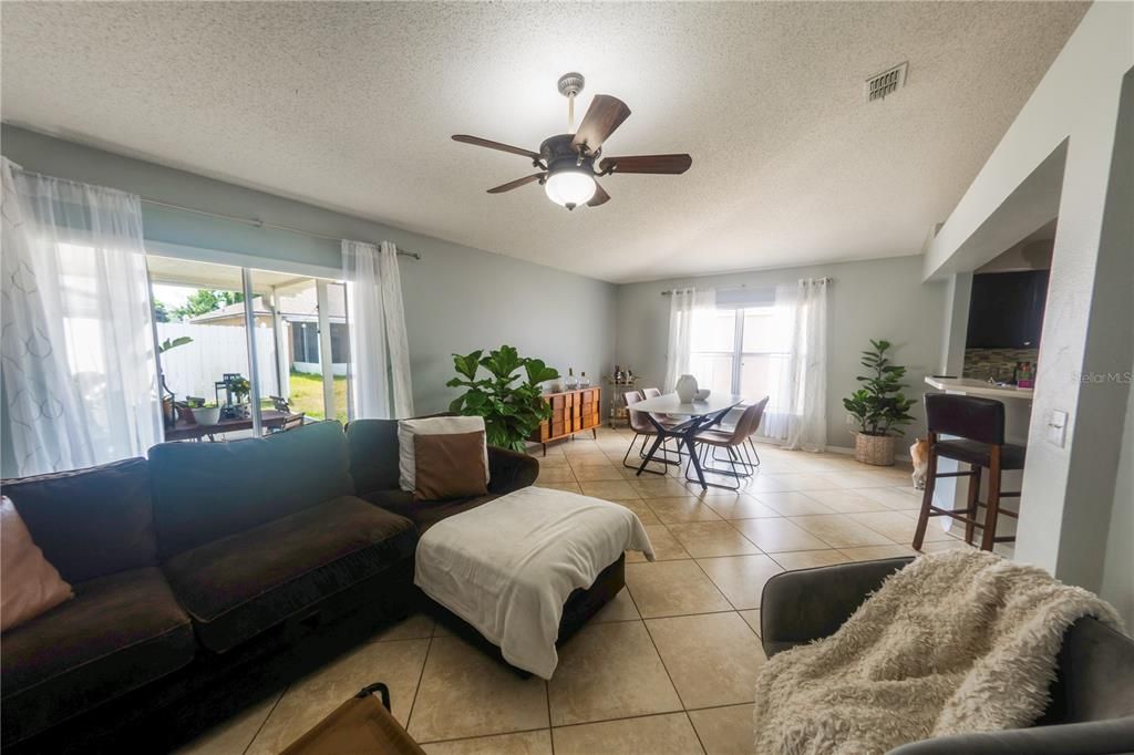 Recently Sold: $410,000 (3 beds, 2 baths, 1901 Square Feet)