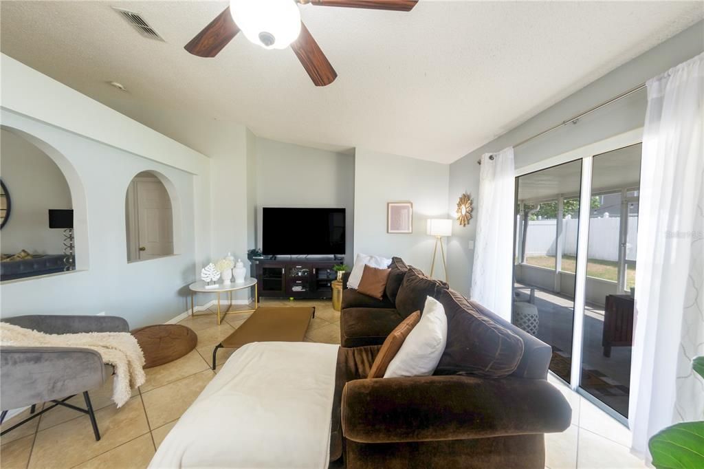 Recently Sold: $410,000 (3 beds, 2 baths, 1901 Square Feet)