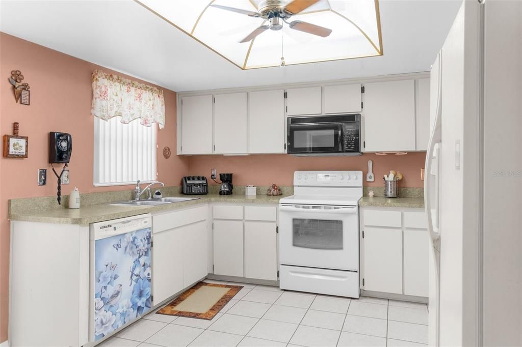 Active With Contract: $269,900 (3 beds, 2 baths, 1322 Square Feet)