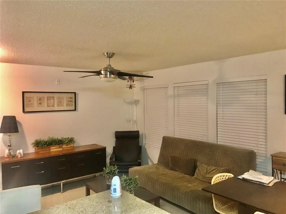 For Rent: $1,700 (2 beds, 2 baths, 971 Square Feet)