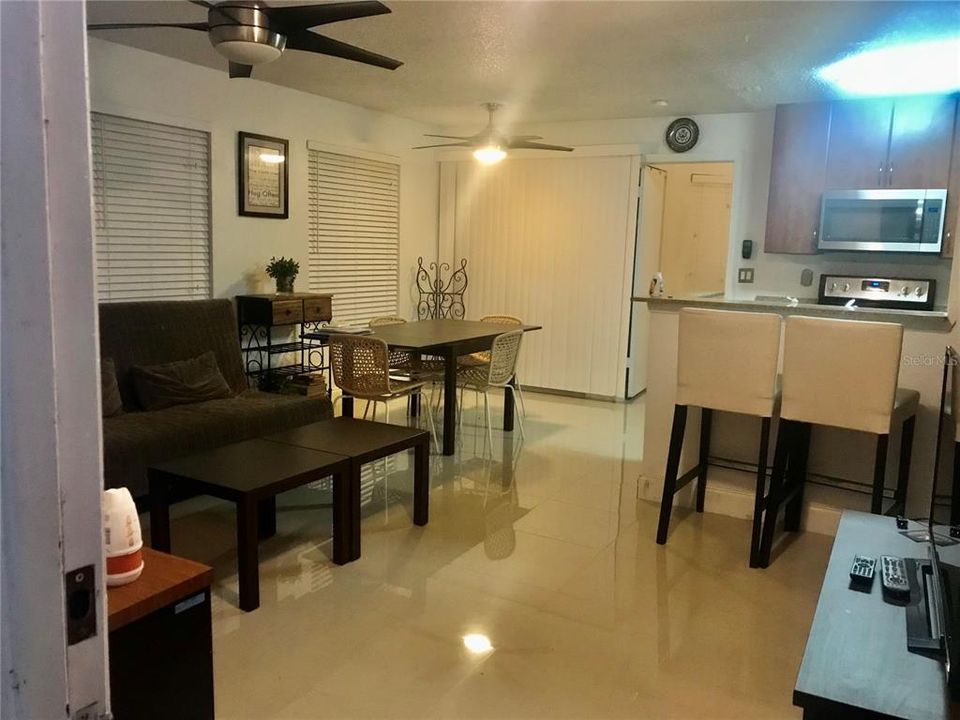 For Rent: $1,700 (2 beds, 2 baths, 971 Square Feet)
