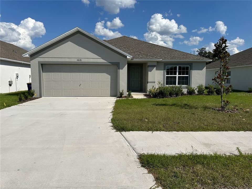 Recently Rented: $2,050 (3 beds, 2 baths, 1447 Square Feet)