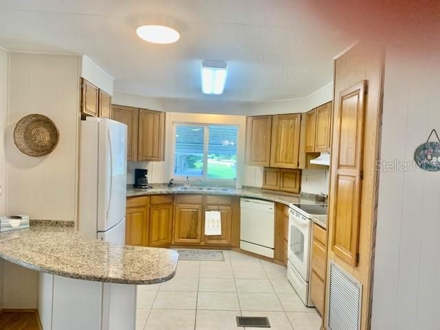 Kitchen W/Granite