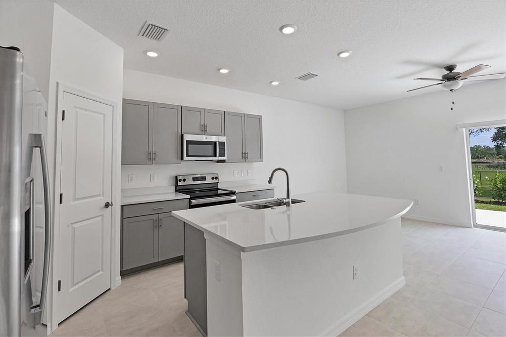 Active With Contract: $2,150 (3 beds, 2 baths, 1323 Square Feet)