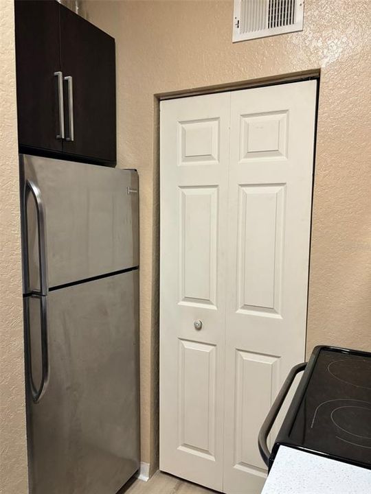 For Sale: $199,000 (1 beds, 1 baths, 619 Square Feet)