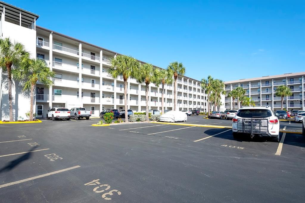 Active With Contract: $184,900 (2 beds, 2 baths, 1144 Square Feet)