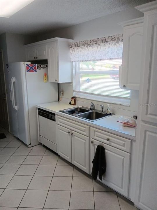 For Sale: $139,900 (1 beds, 1 baths, 710 Square Feet)
