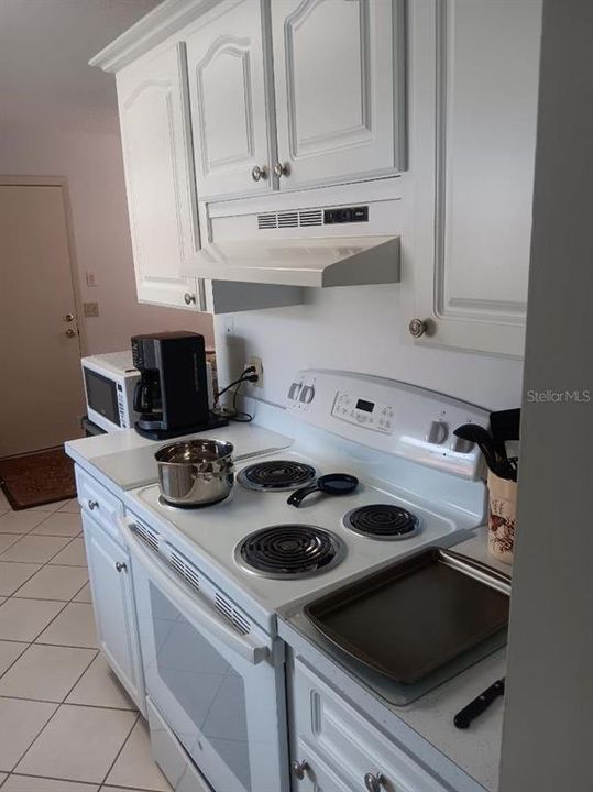 For Sale: $134,900 (1 beds, 1 baths, 710 Square Feet)