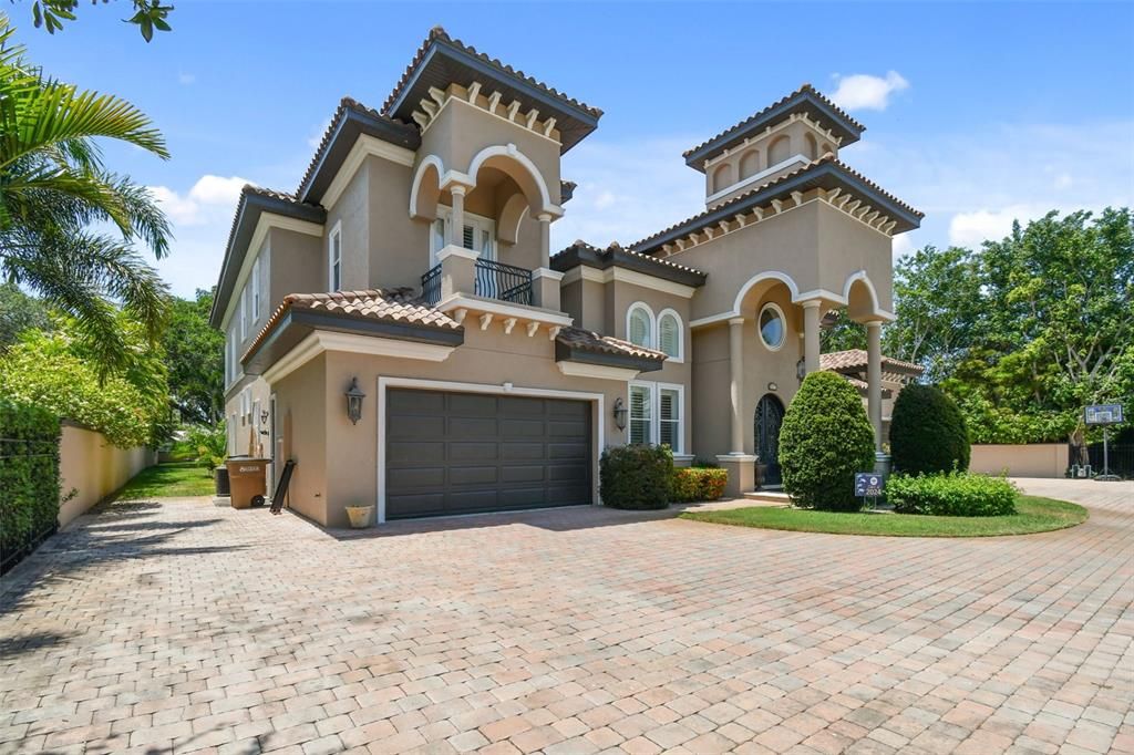 For Sale: $2,999,900 (7 beds, 4 baths, 6018 Square Feet)