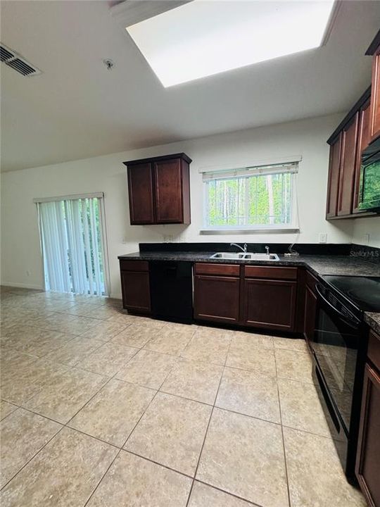 For Rent: $2,450 (3 beds, 2 baths, 1313 Square Feet)