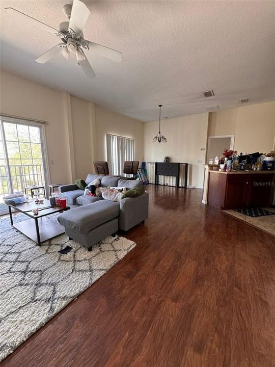 Active With Contract: $1,800 (2 beds, 2 baths, 1259 Square Feet)