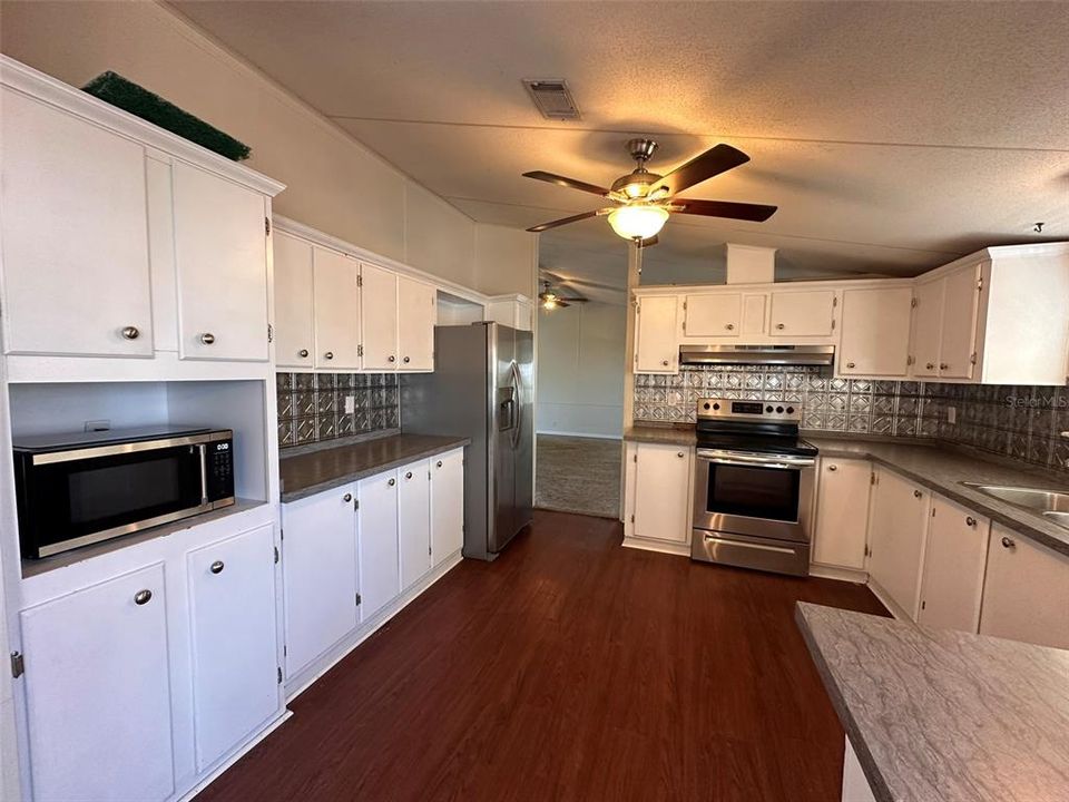 For Rent: $1,900 (4 beds, 3 baths, 2052 Square Feet)